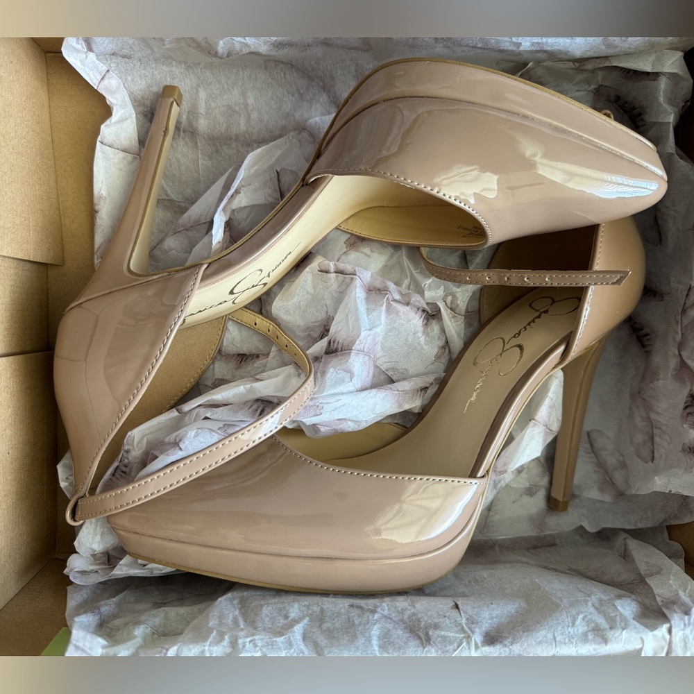 Jessica Simpson ~ NEW Patent Pumps Alloura Size 7.5 Man made materials